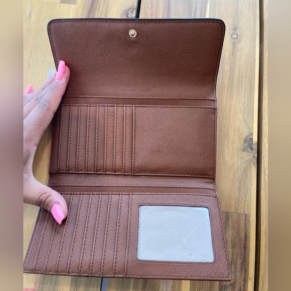 Michael Kors Saffiano Leather Jet Set Camel Tan Brown Folding Large Wallet - Picture 3 of 4